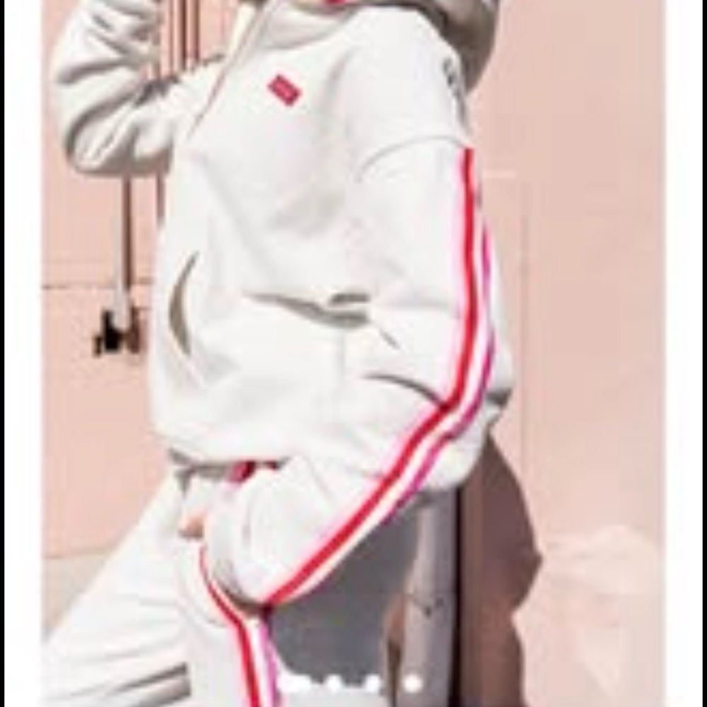 AMPERSAND AVE heathered grey full zip Hoodie and joggers w/Red & Pink Stripes